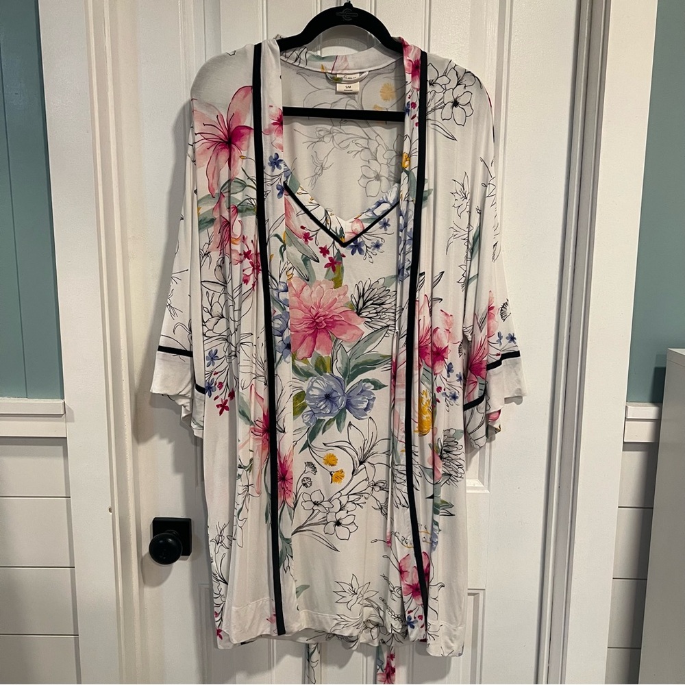 Soma Floral Print Women's Robe and V Neck Nightgown Set.‎ XS Gown, S/M Robe. - Picture 15 of 16